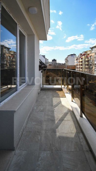 Продава се Тристаен апартамент в София, Център - 97 кв.м за 1987 €/кв.м - Снимка #5