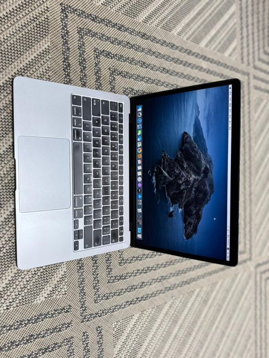Макбук эйр 2020, 256 гигабайт core i3