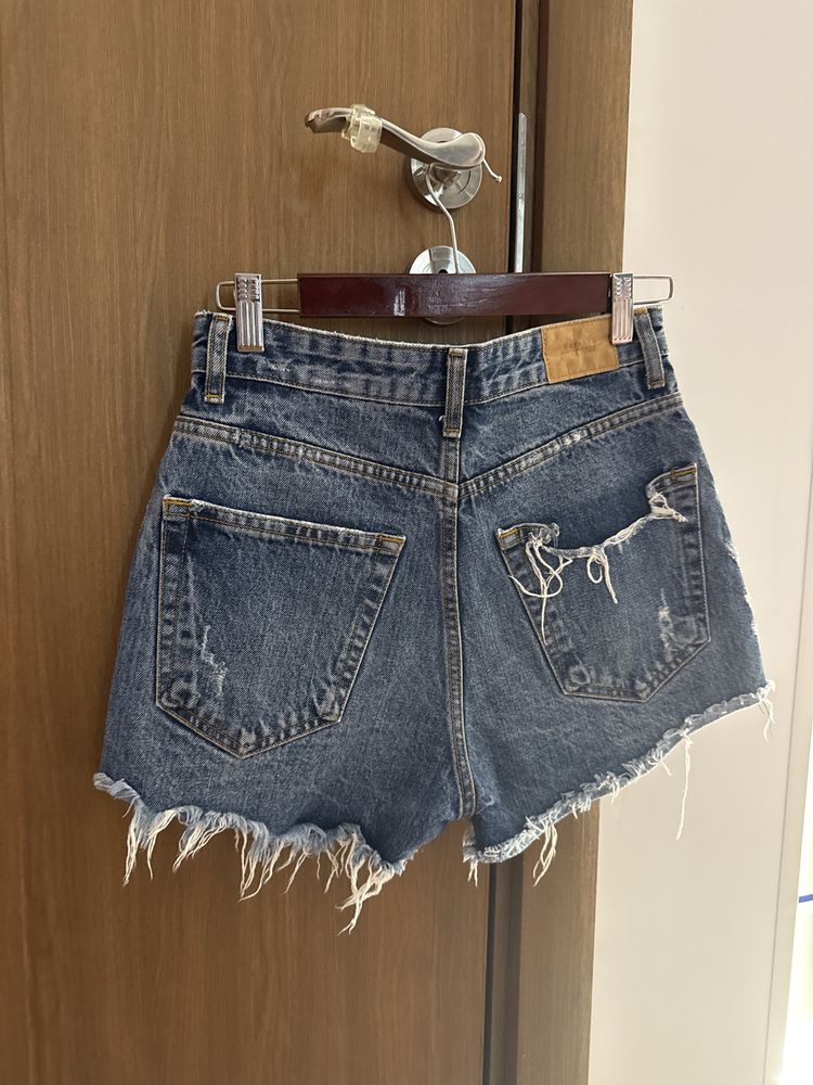 Дънкови дамски къси панталони Bershka