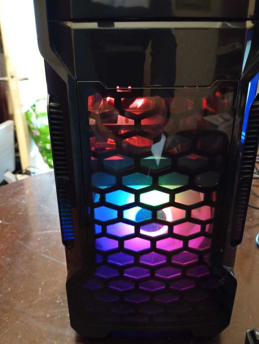 Vand Unitate PC GAMING pret 850 lei