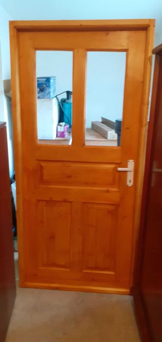 usa din lemn de brad