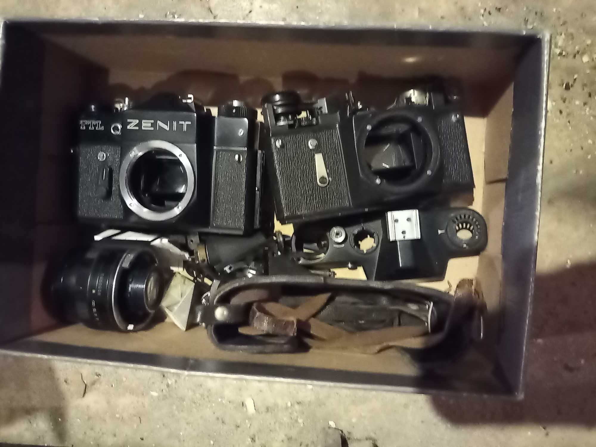 Ретро лентови фотоапарати - Зенит, Смяна, ФЕД2 и светкавица.