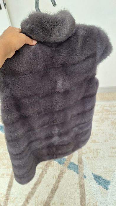 Норковый жилетв цвете  графит  в идеальном состояний