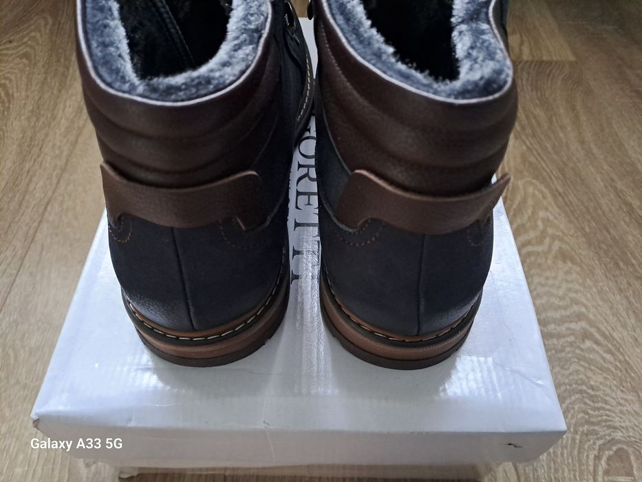 Vand ghete din piele naturala nabuc ( mată ) pentru bărbați.
Marime: 4