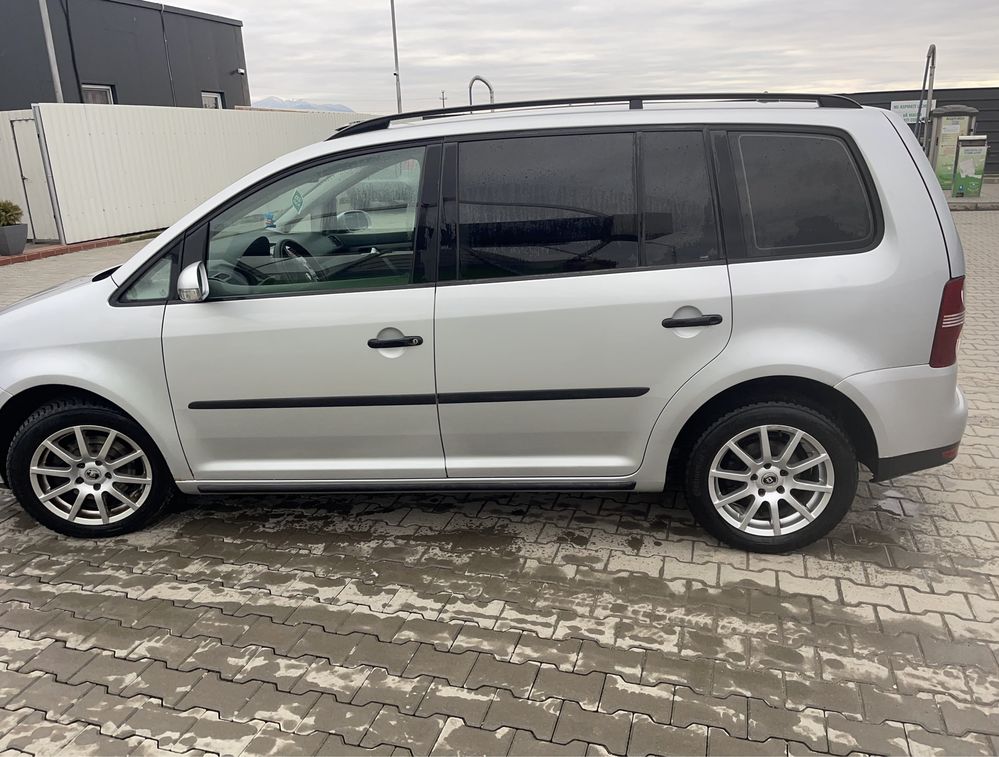 Vând volkswagen touran