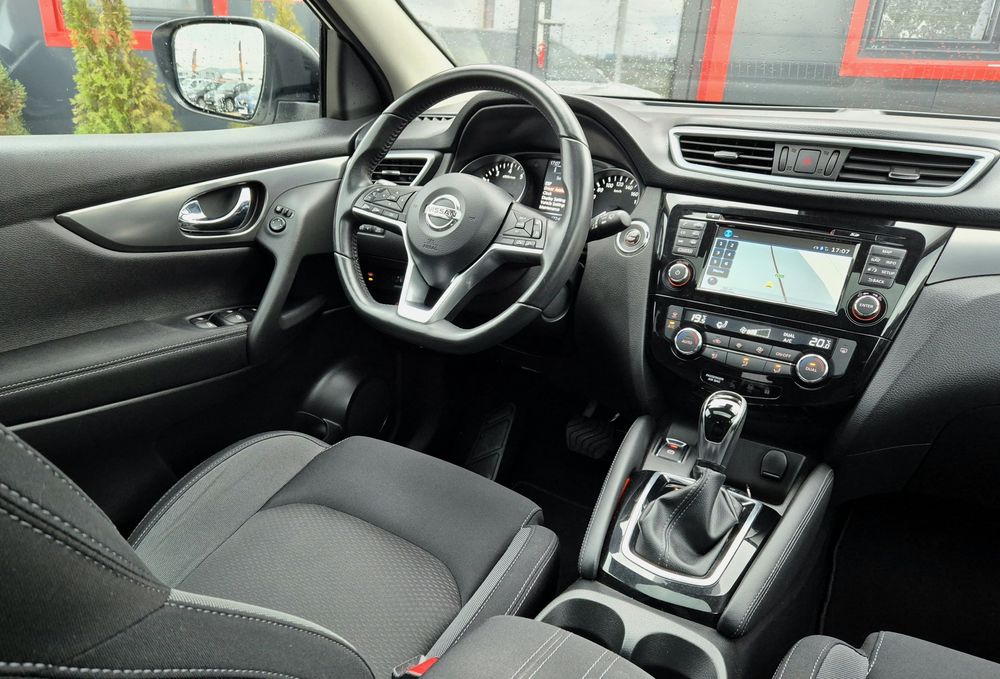 Nissan Qashqai / Automată / Benzină