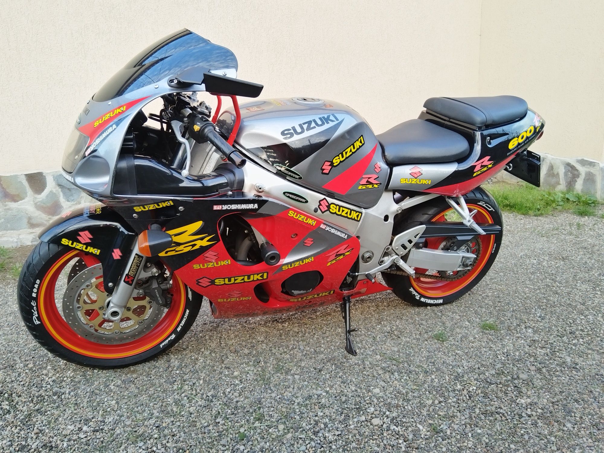 SUZUKI GSXR 600 SRAD  ! variante MOTO / AUTO