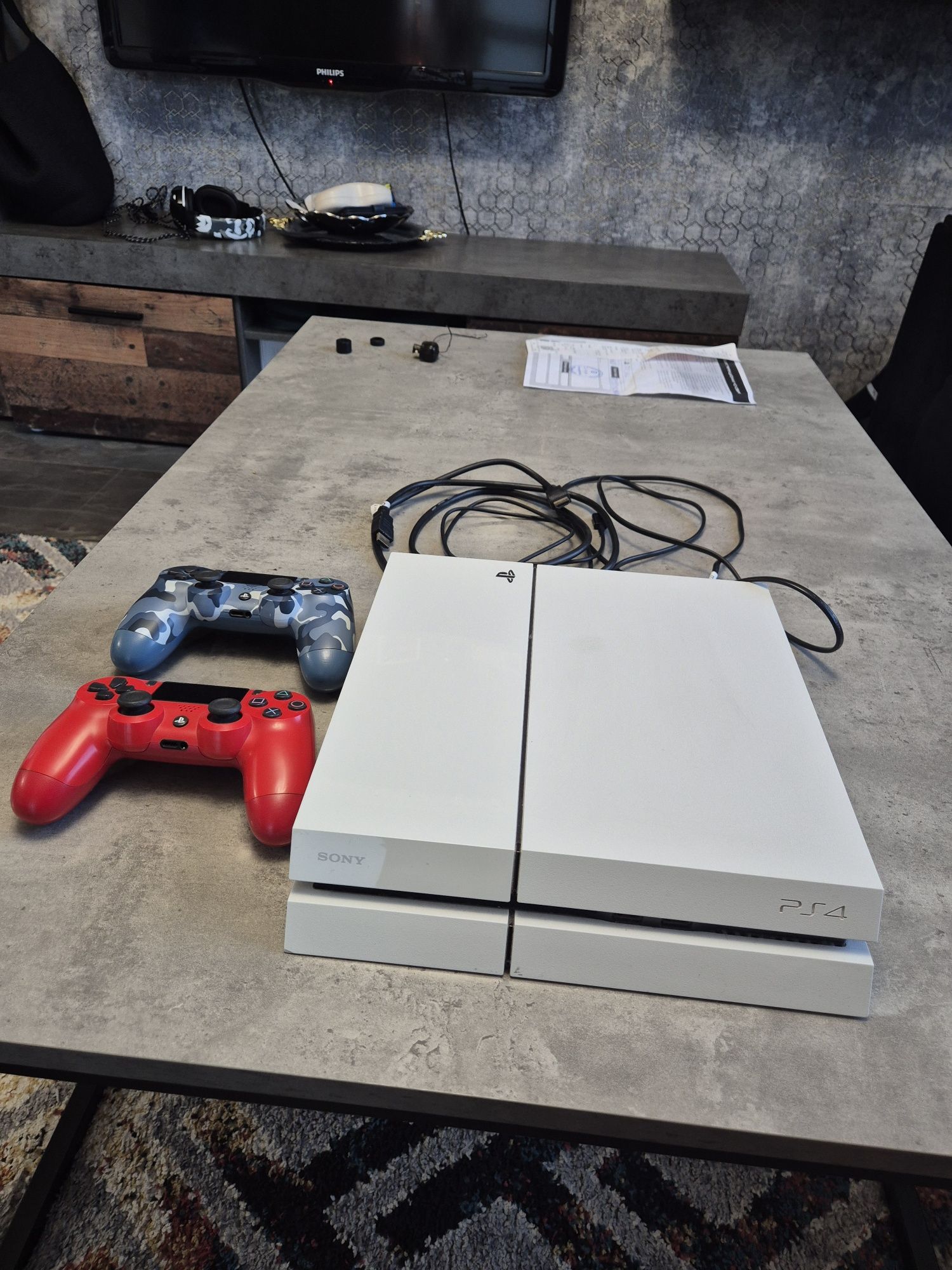 PS4 Slim - Перфектна!