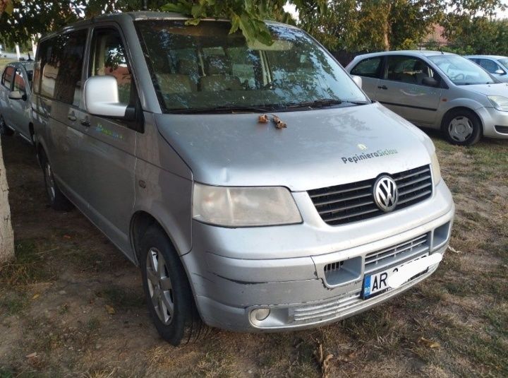 Volkswagen Transporter T5 9 locuri