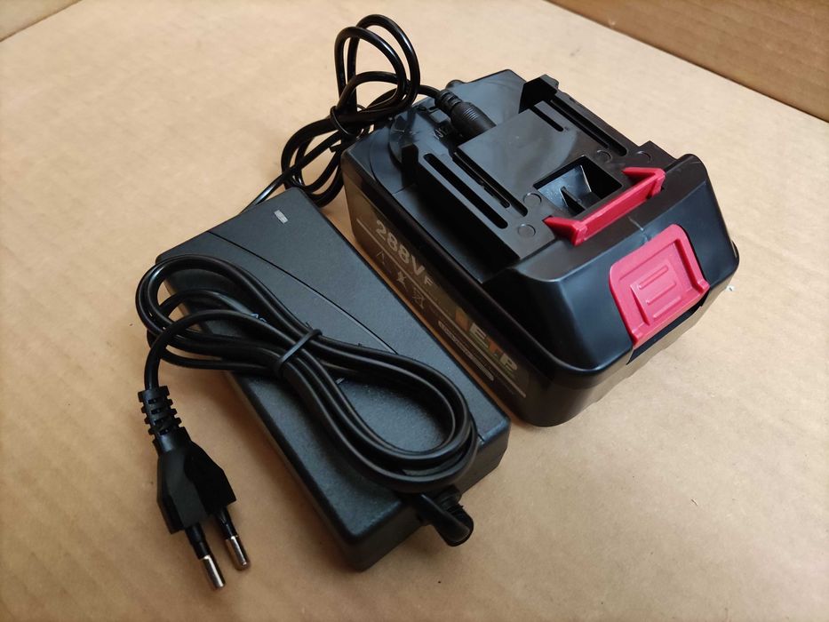 Acumulator compatibil Makita 18V de 2,4 Ah + incarcator