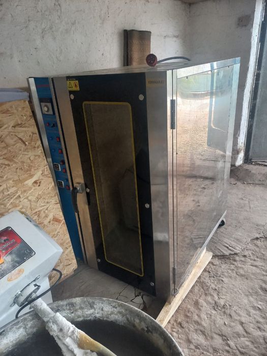 Продам конвекционный печь , тестомеску