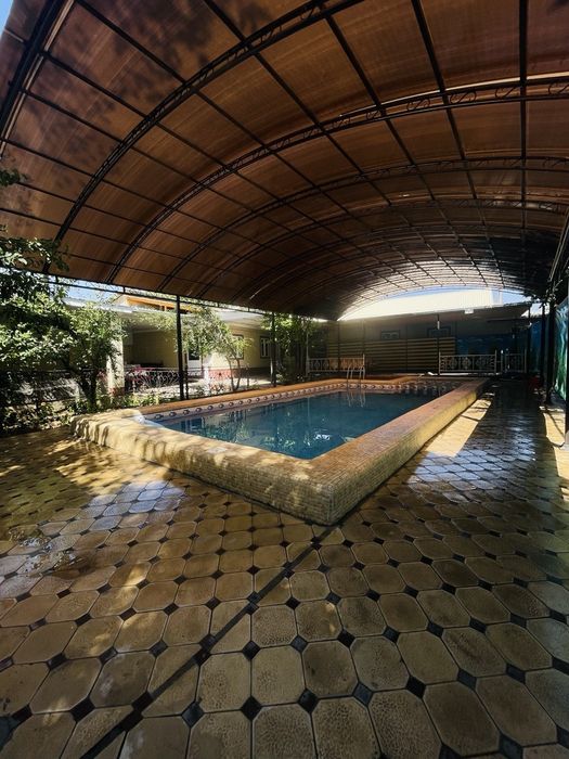 Продаётся дом 6соток все условия для жизни и отдыха большой бассейн