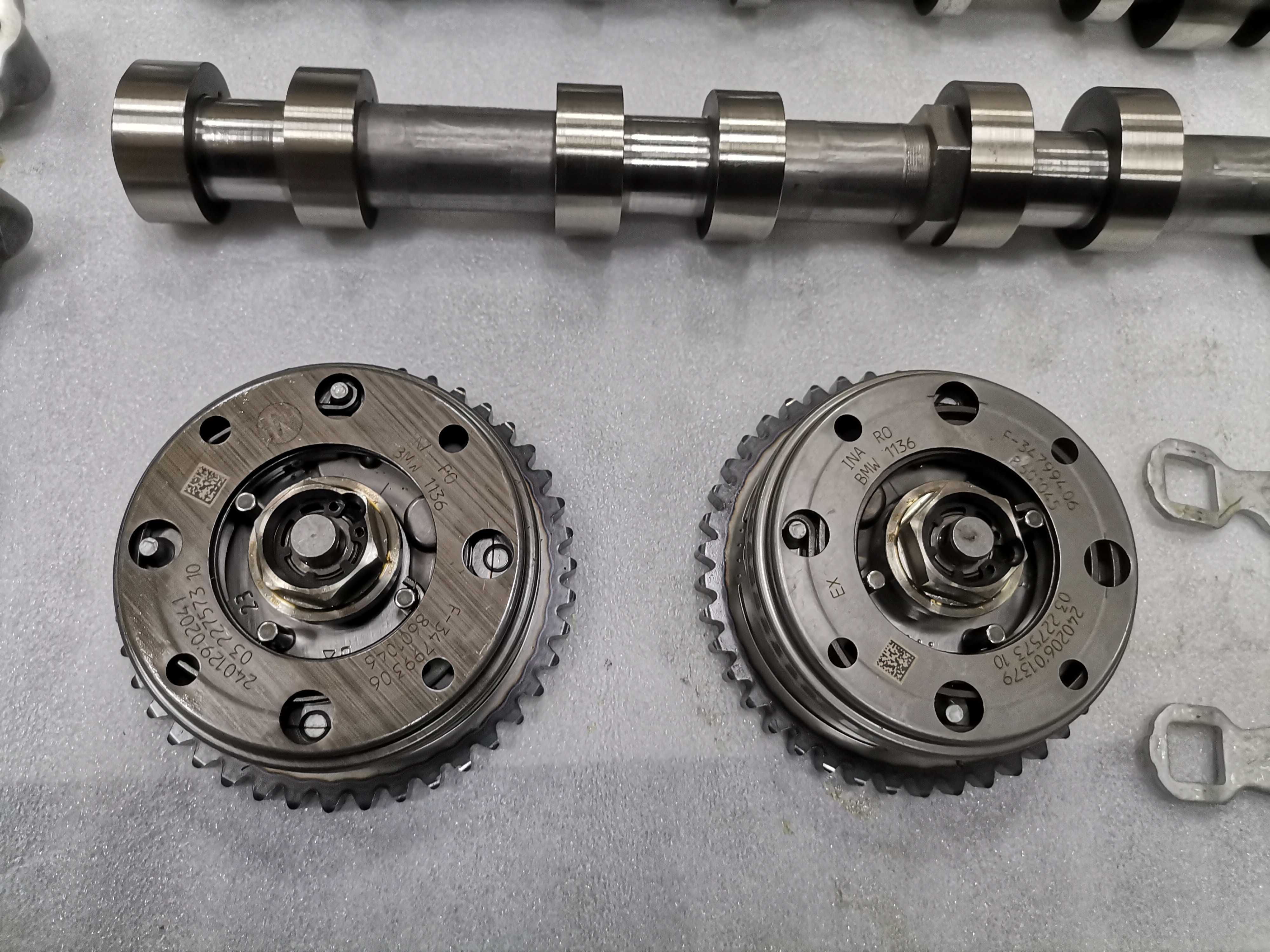 Ново S63B44B Комплект Цилиндрова Глава Дясна 5-8 S63 BMW F90 F95 F96
