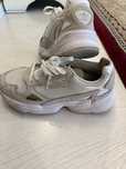 Sneackers adidas, new balance