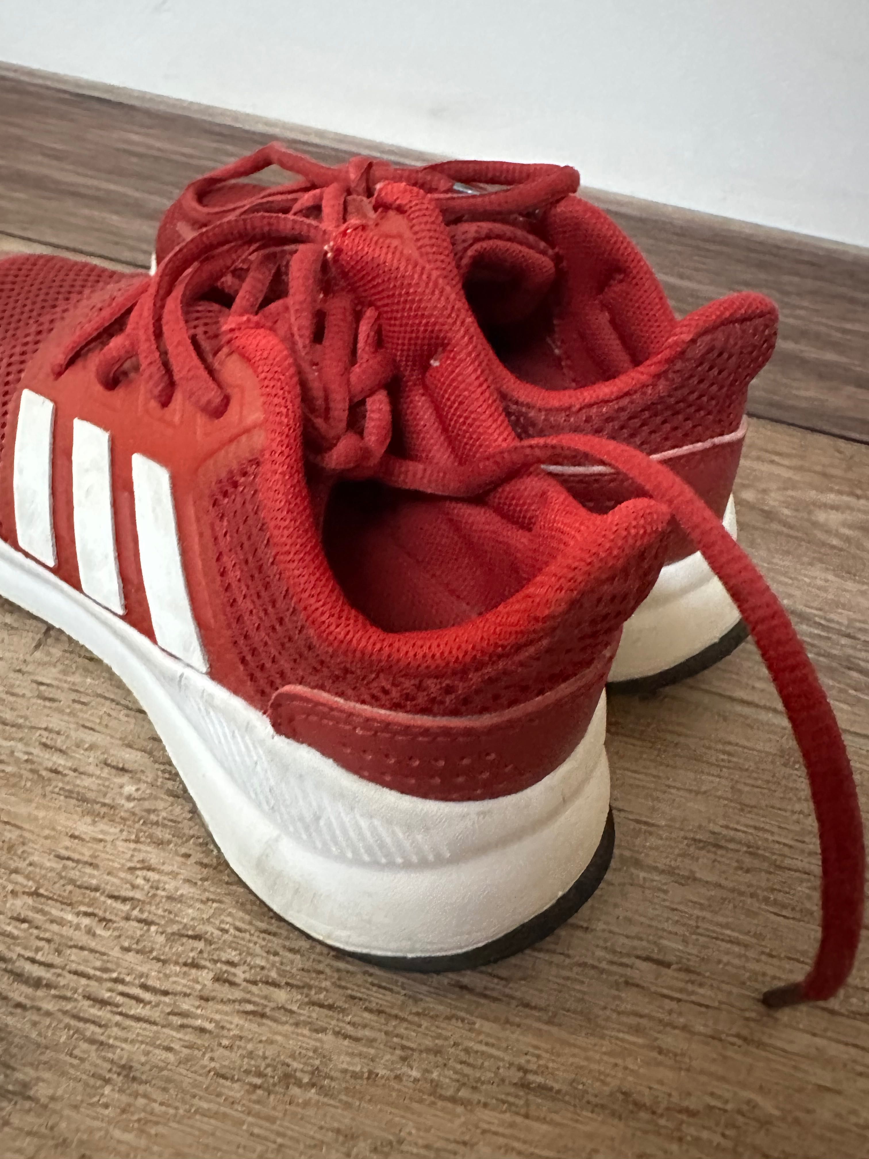 Маратонки adidas