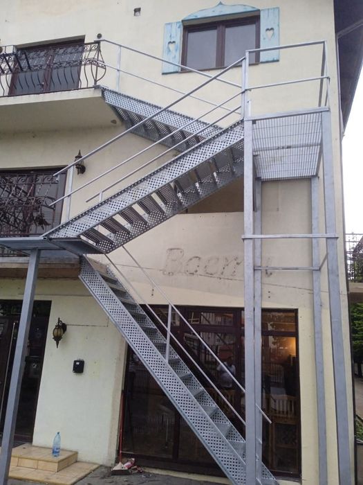 Scări metalice pentru interior și exterior