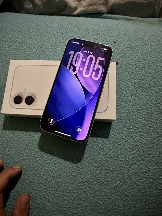 Продавам iphone 16 128 gb