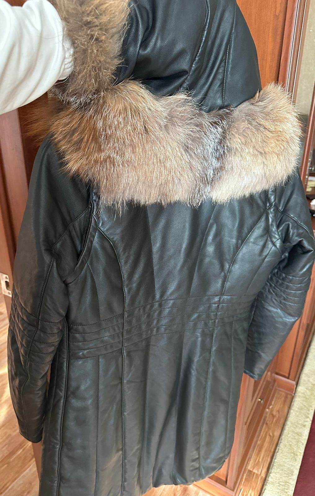 Кожаная куртка жилет 2в1 с вставками лисы зима