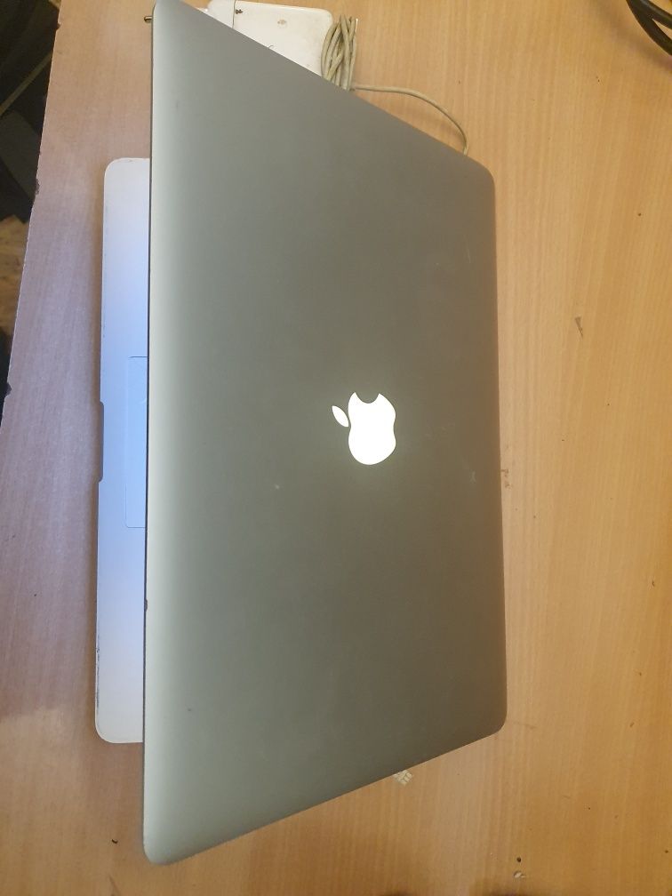 MacBook Pro retina 15 inch i7 ssd 256