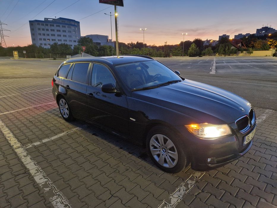 BMW 318 .2012 negru saphire