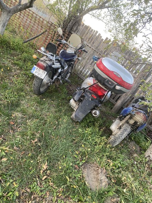 Vand 3 scutere si o motocicleta