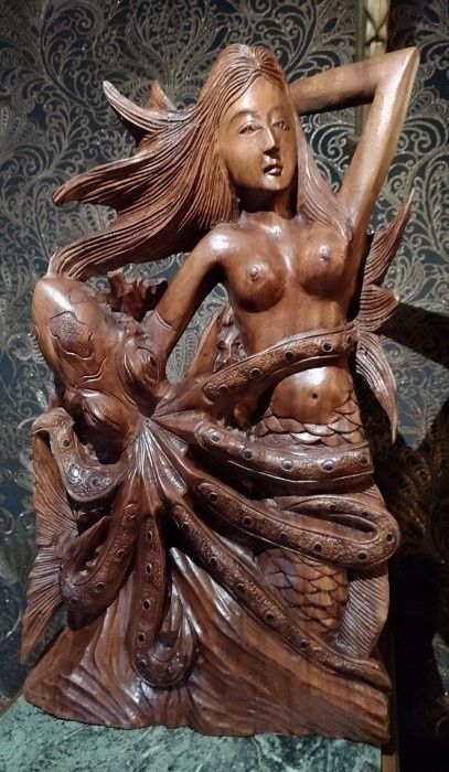 Sculptura din lemn masiv Art-Nouveau de dimensiuni mari piesa cu o luc