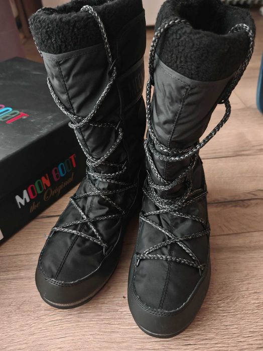 Черни апрески Moon boot