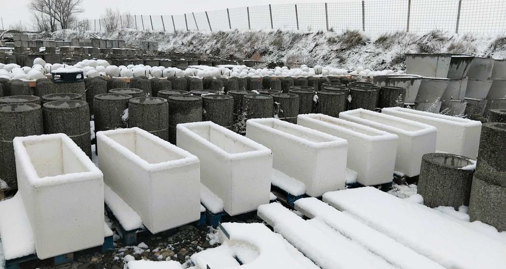 Jardiniera din beton cu marmura alba 120 cm – mobilier urban