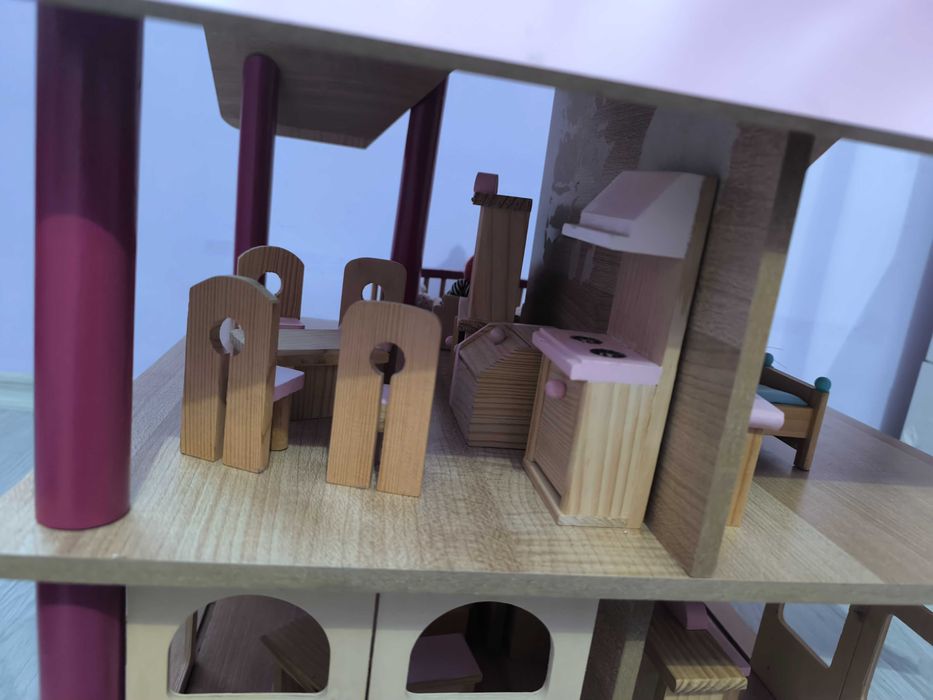 Детска дървена къща за кукли