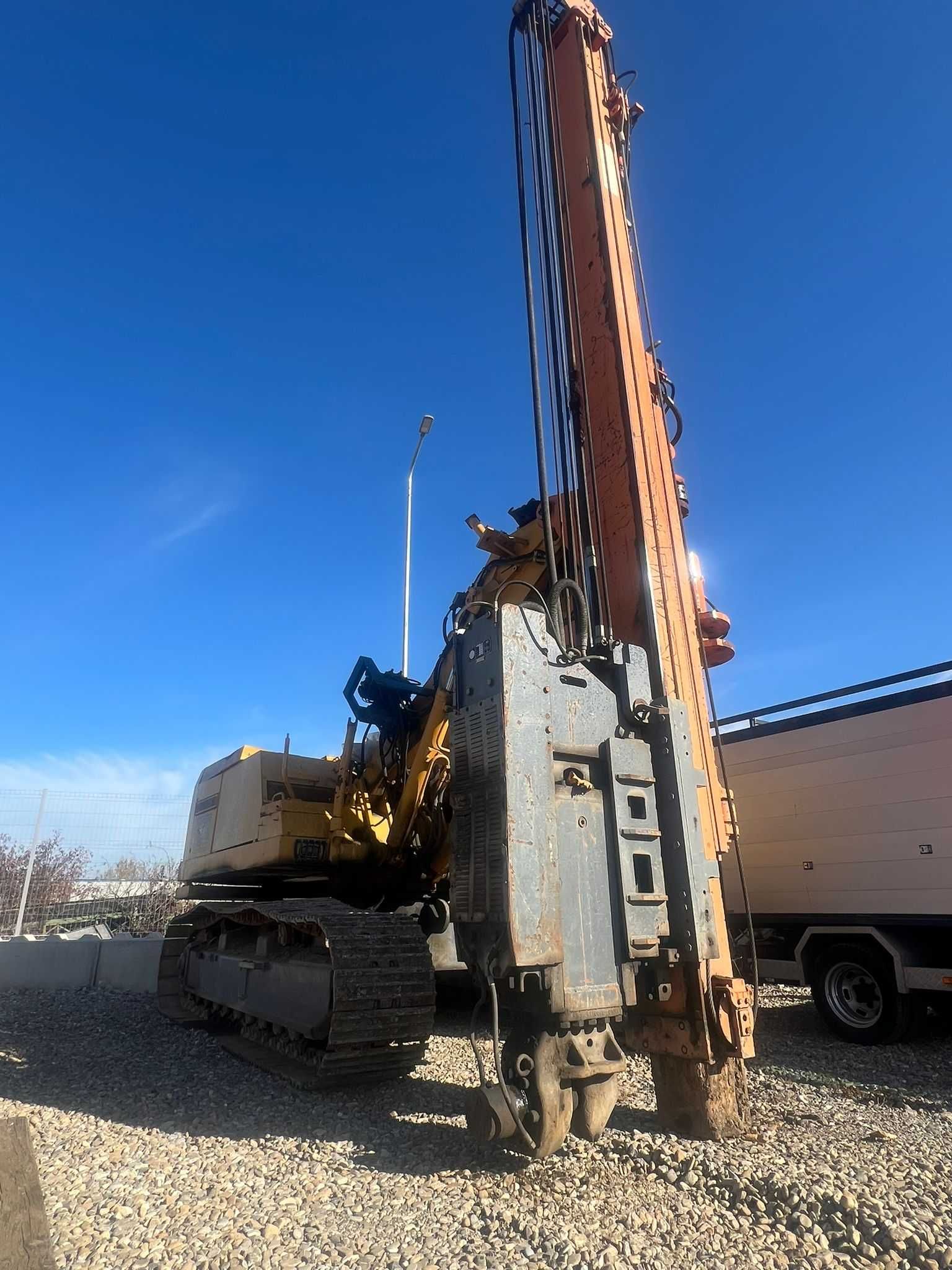 Excavator Liebherr 941 cu batator de stalpi ABI - Greutate 38 T