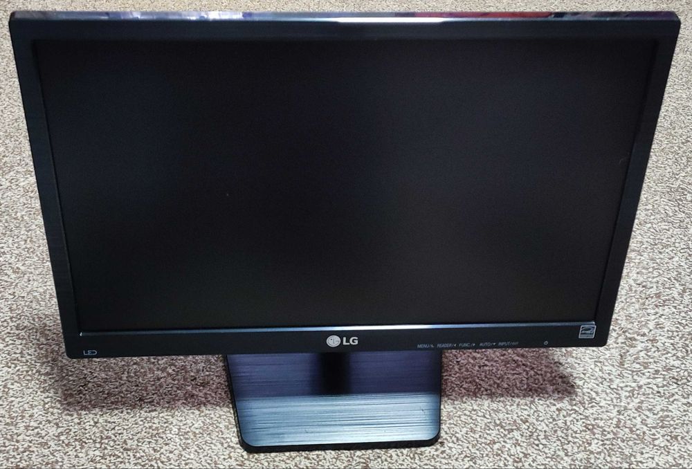 Монитор LG 19M37A 19" LED + настенное крепление + новый блок питания