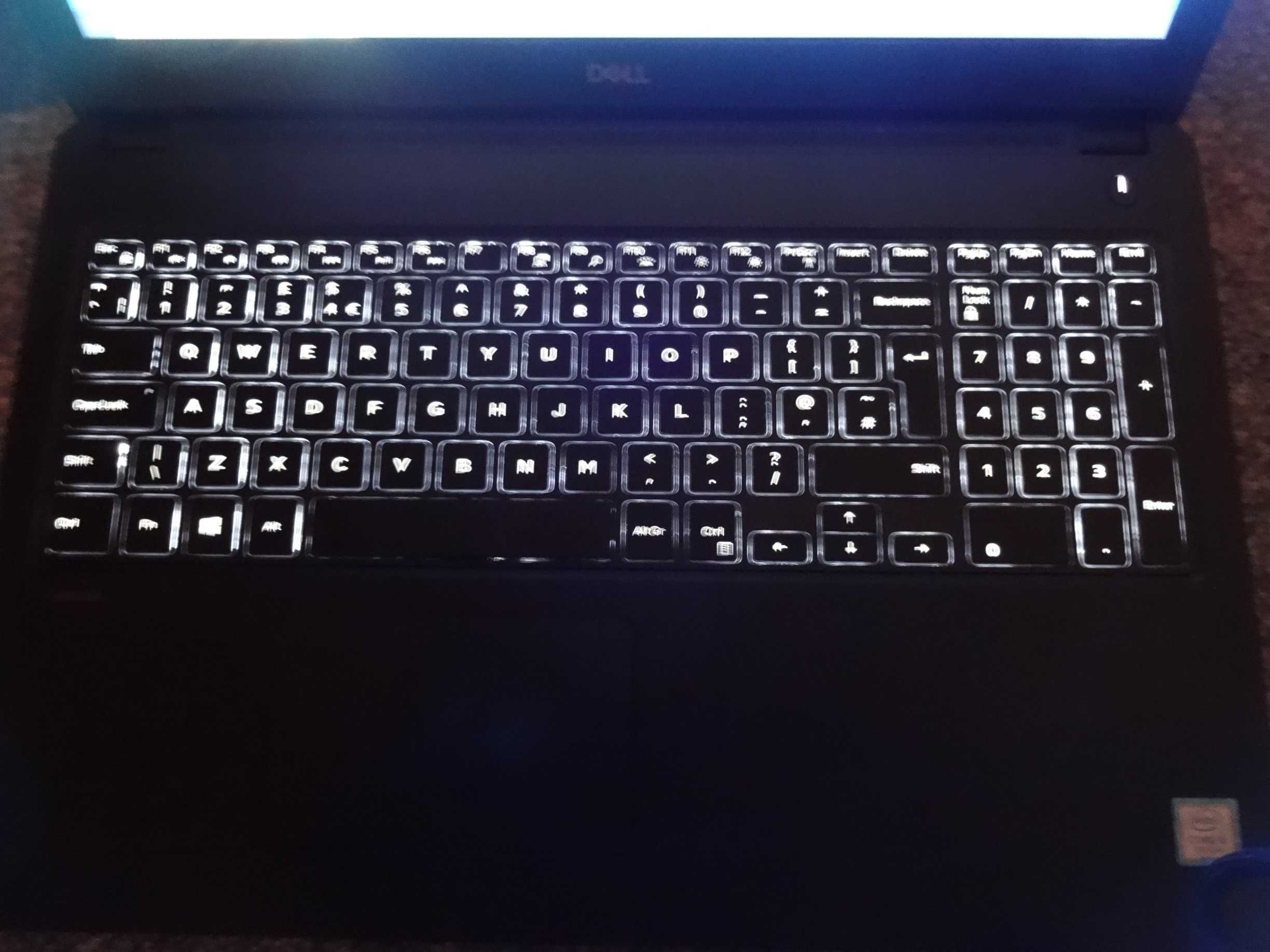 Лаптоп  15.6" DELL Latitude 3580 i5-7200U 2.5GHz/RAM 8GB DDR4