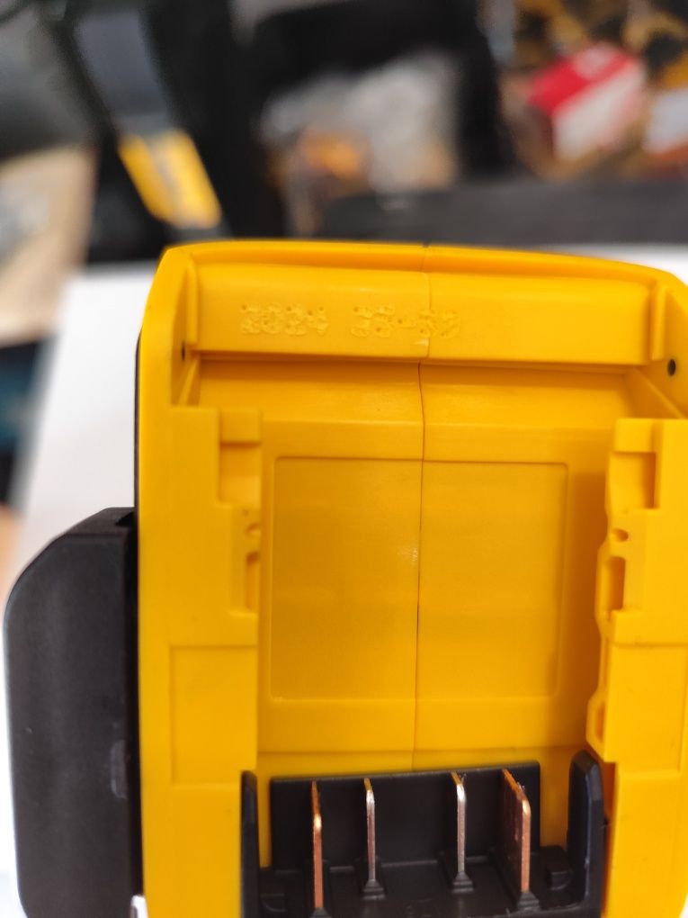 Безчетков акумулаторен импактдрайвър Девалт DeWALT DCF887 + 5 Ah