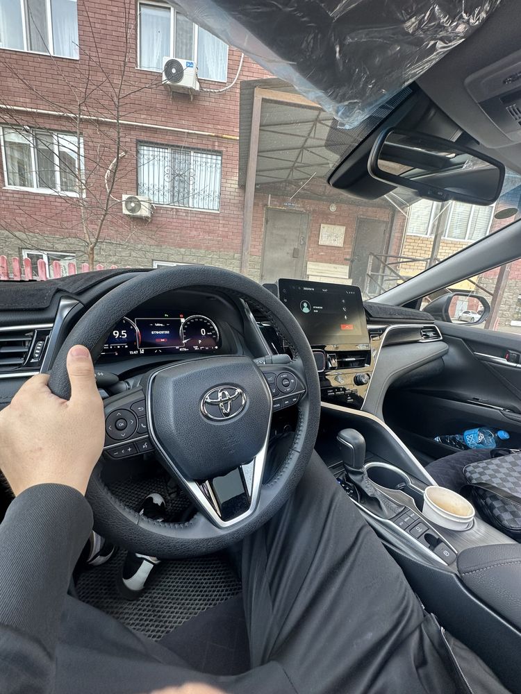 Toyota camry 75 2023
