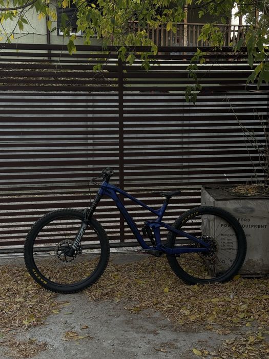 VAND/SCHIMB Trek slash 8 2023
