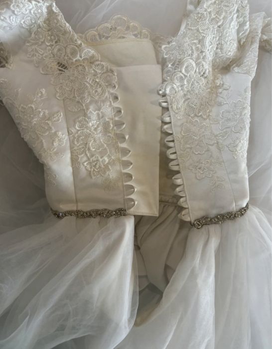 Rochie de mireasă + crinolină + voalu Mărime xs