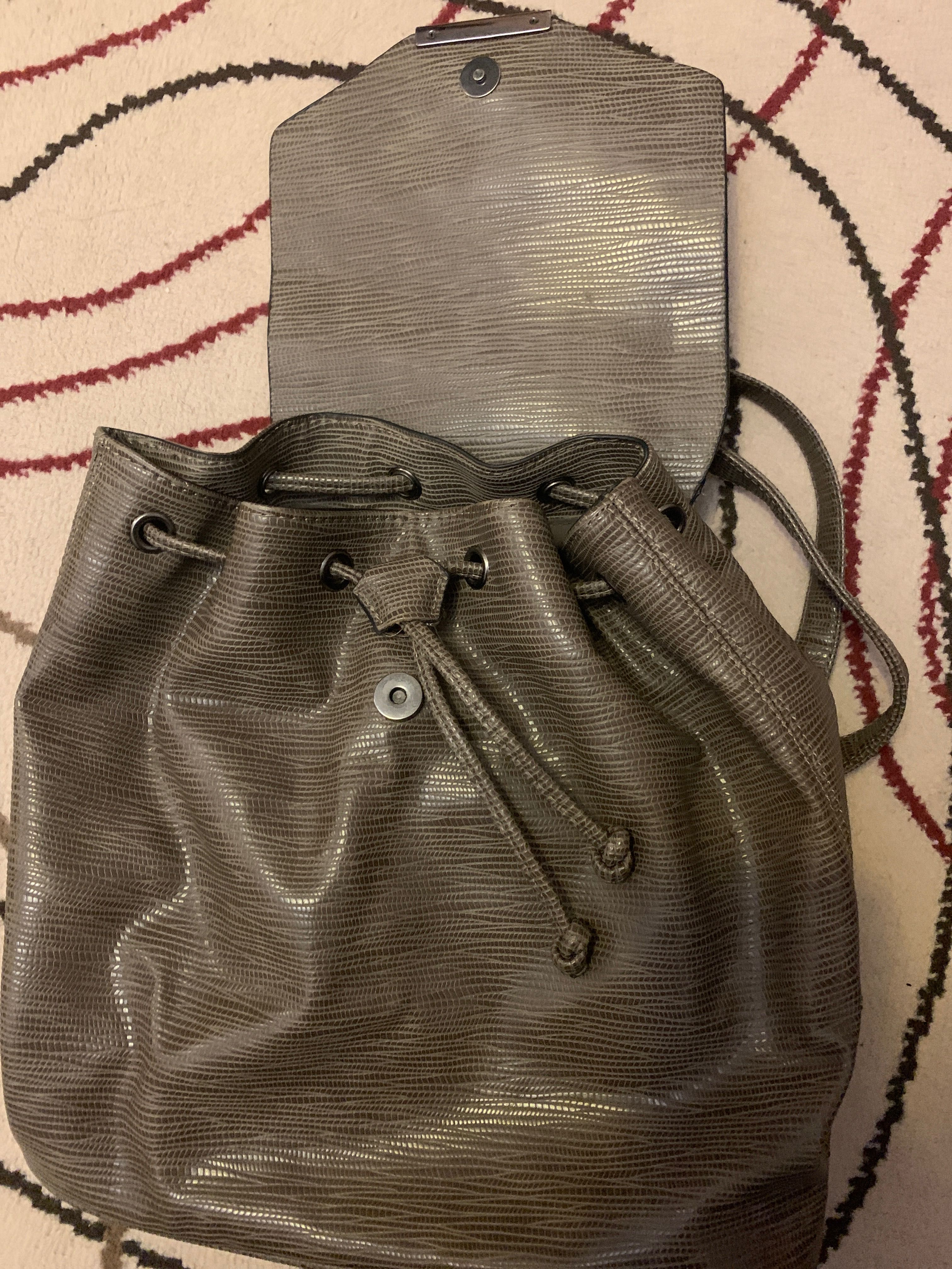 Кафява спортно-елегантна чанта/раница