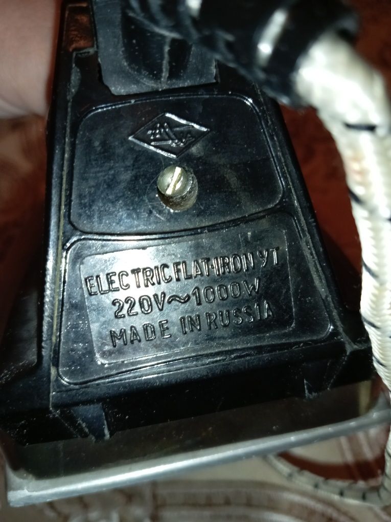 Продам утюг  22*10, гладильную доску 120*40
