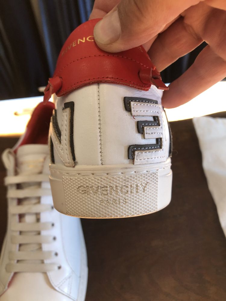 Продавам мъжки кецове/маратонки GIVENCHY бяла кожа