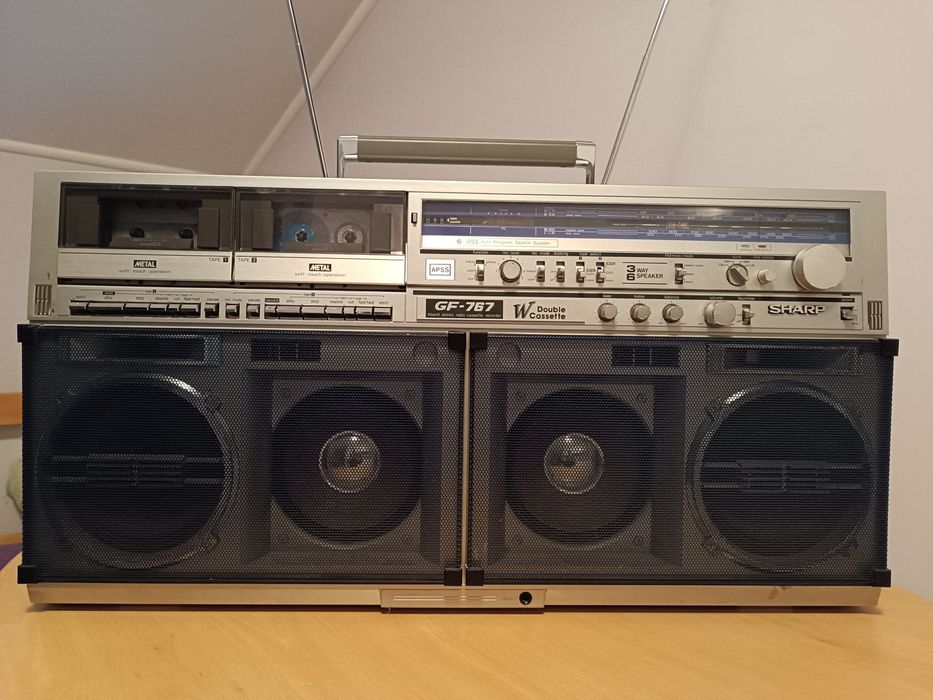 Двукасетъчен радиокасетофон Sharp GF-767