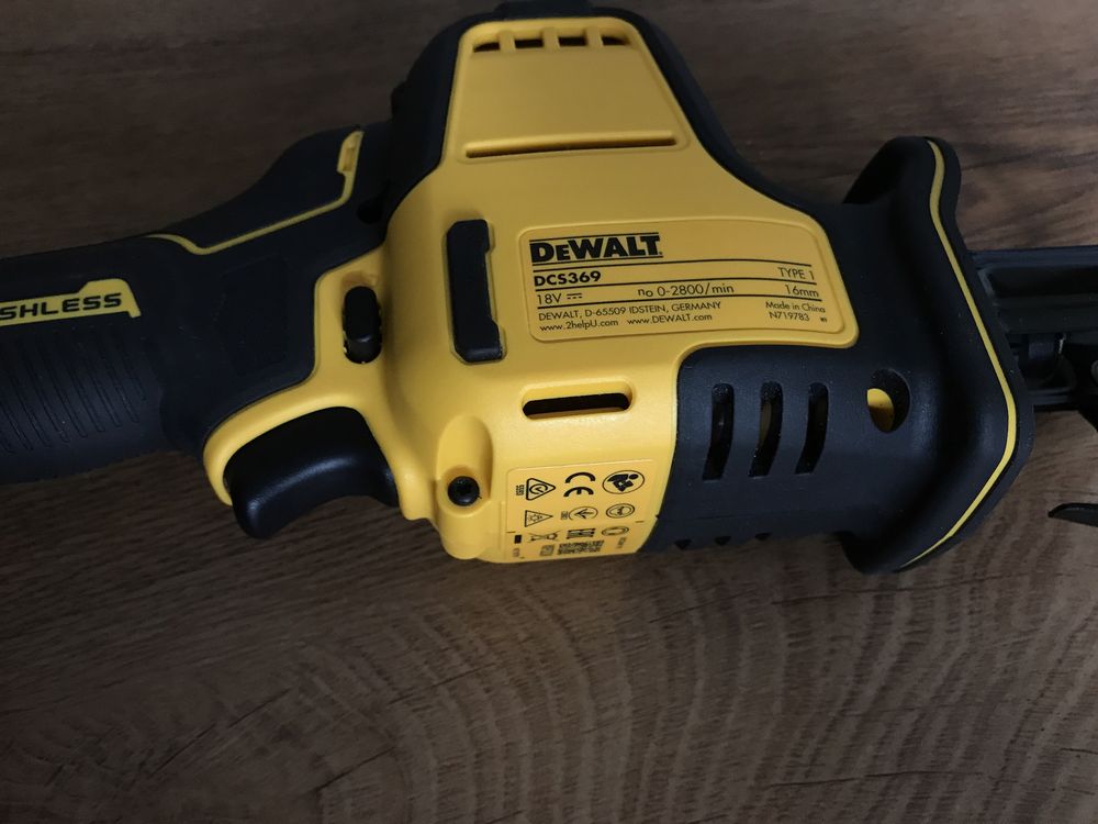 Ustensila profi, tip fierastrau de mana, DeWALT DCS312, nou, original.