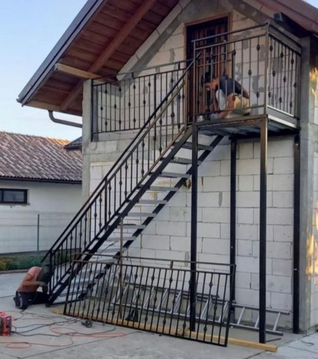 Confecționăm scări / scara metalice zincata pt casa, beci și incendiu