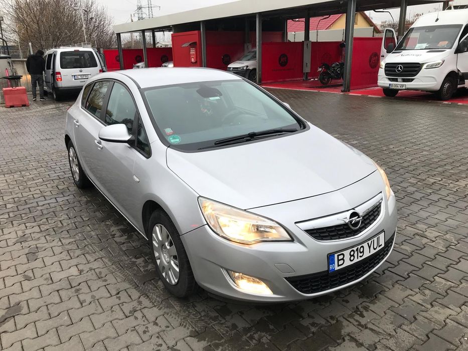 Proprietar  Opel Astra - 2011 - Automata - 1,4 benzina 140 cp - Euro 5