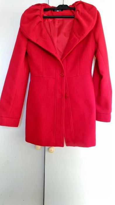 Palton rosu nou-nout