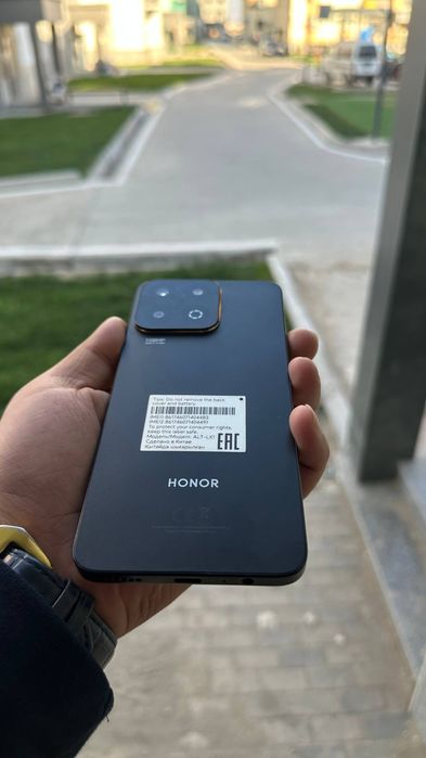 Xonor X7C telefoni sotiladi.