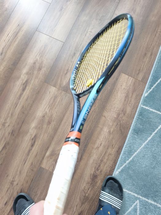 Vând 2 rachete yonex e zone 100,Sky blue!!!