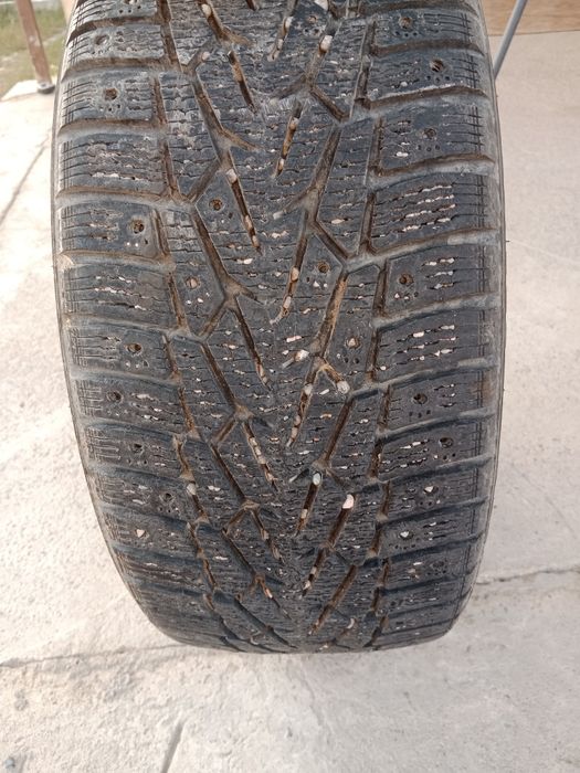 Зимние шины 3шт 225/45 R17