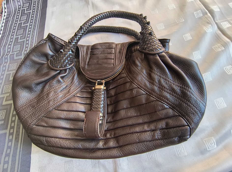 Фенди

Кафява кожена чанта Fendi Spy