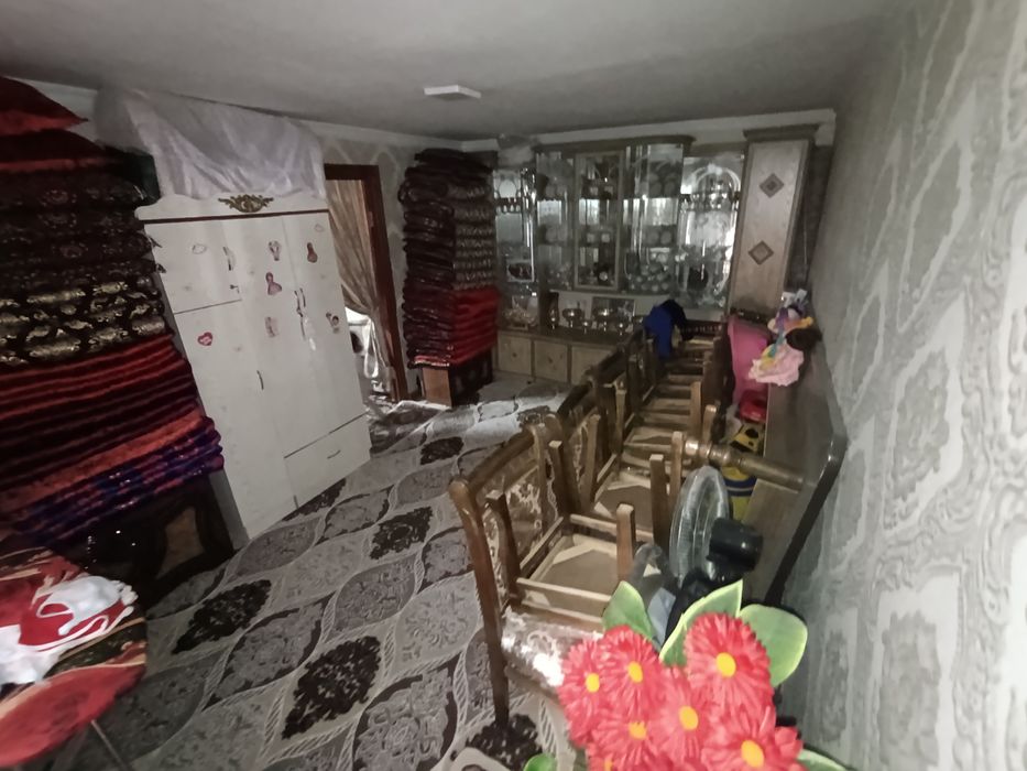 Uy sotladi xolati yaxshi kirb 69000$ kelishiladgan joyi bor