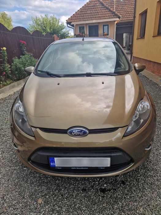 Vând Ford Fiesta 1.6 TDCi 2011 - Km reali + set anvelope iarnă bonus
